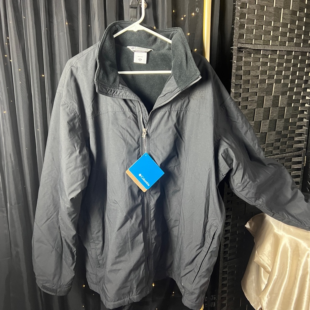Columbia Men's Dark Gray Windbreaker
